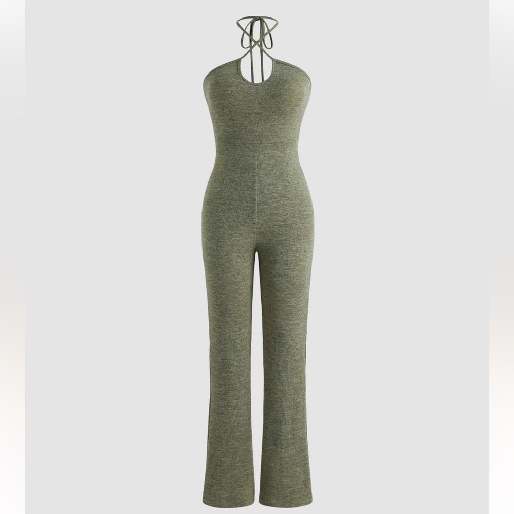 Halter neckline bodycon jumpsuit ✨